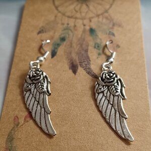 NWT FREE GIFT UNTIL 8/12! WHEN YOU BUY 5 ITEMS FOR $12 FROM MY CLOSET